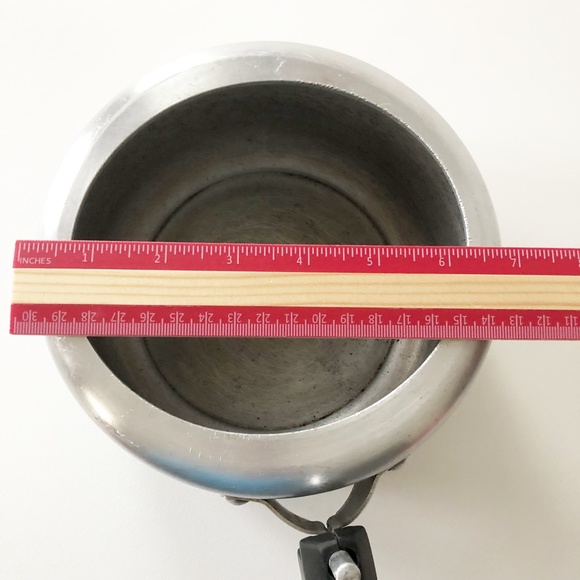 USHA SHRIRAM Induction Energy Saver Base Aluminum Pressure Cooker 2 Liters - Picture 8 of 8